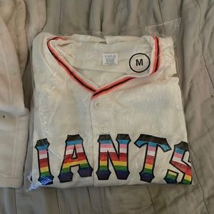 I’m selling a jersey I got from the giants stadium